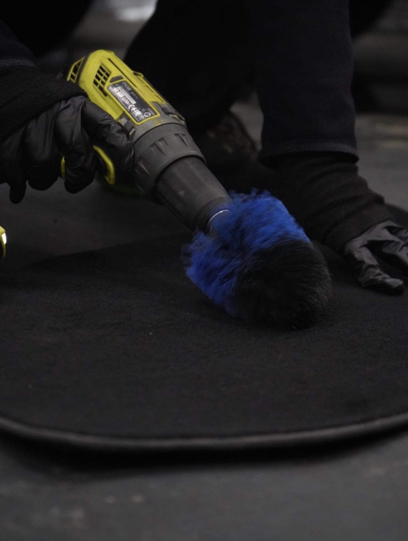 Nettoyage intérieur automobile avec polisseuse professionnelle — LAVAUTO31 près de Blagnac